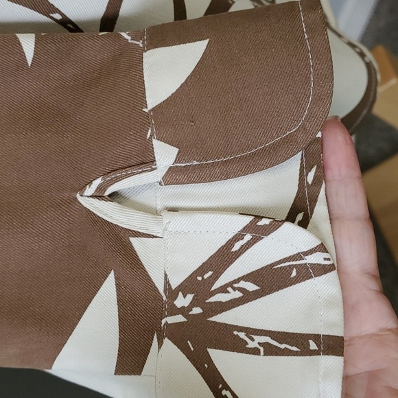 BOBBY CHAN 70% SILK 30% cotton BLOUSE size large. 3/4 sleeves. Cream and brown - Picture 3 of 10